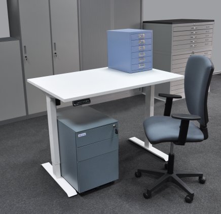 Kancelársky stôl s kontajnerom a stoličkou EO20_HDT_Matrix