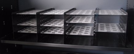 Polica pre roletové skrine ET s otovry pre rozdeľovníky