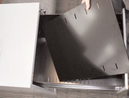 Vložené perforované dno + 2x deliaci priečka pre kartotéky Bisley Contract, formát FLS (šírka 470 mm)