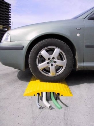 Káblový most križovatka s vekom farebný - 2