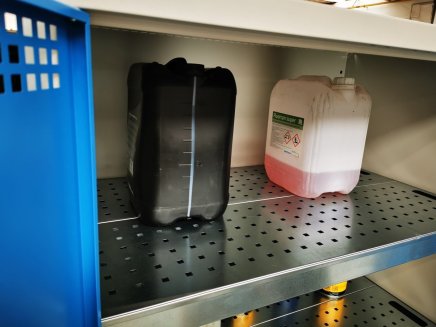 Skriňa pre ukladanie chemických látok SCH 0050 - 4